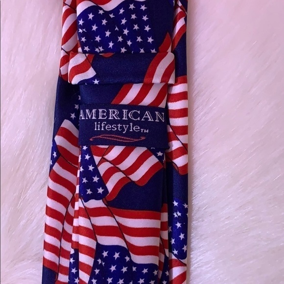 AMERICAN LIFESTYLE FLAG TIE AND LAPEL PIN SET - Picture 5 of 6
